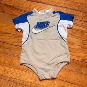 Nike Kids 12M baby Bodysuit in Blue and Gray